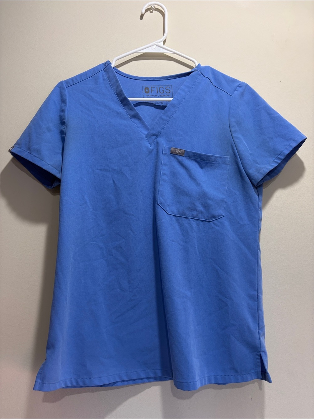 Figs Women's V-Neck Scrub Set in Light Blue